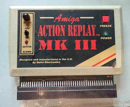 A500 Action Replay MKIII (jaunie)
